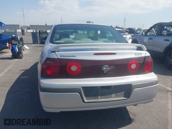 ✅ 2003 Chevrolet Impala • VIN: 2G1WF52E939346159 • Lot: 43334111. Listed on IAAI with 194,485 mi. Free auction sales archive from the USA and detailed vehicle history report at DreamBid. Image 16.