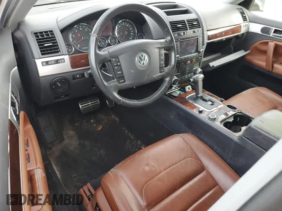 ✅ 2008 Volkswagen Touareg • VIN: WVGCB77L88D044229 • Lot: 77589194. Wystawiony na Copart z przebiegiem 88 391 mil. Bezpłatny archiwum sprzedaży aukcyjnych z USA i szczegółowy raport historii pojazdu na DreamBid. Zdjęcie 8.