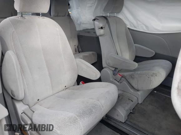 ✅ 2013 Toyota Sienna LE AAS • VIN: 5TDKK3DC0DS318471 • Lot: 43518030. Listed on IAAI with 199,893 mi. Free auction sales archive from the USA and detailed vehicle history report at DreamBid. Image 8.