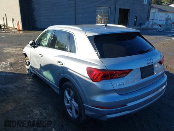 ✅ 2019 Audi Q3 Premium • VIN: WA1AECF3XK1069696 • Lot: 41698906. Listed on IAAI with 29,713 mi. Free auction sales archive from the USA and detailed vehicle history report at DreamBid. Image 3.