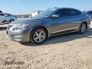 2015 Nissan Altima SV z VIN 1N4AL3AP3FC145524, wystawiony jako Copart lot #80999555 z przebiegiem 184 596 mil mil oraz Czysty tytuł • Clean title. Historia ofert i sprzedaży dostępna na DreamBid. Obrazek 1.