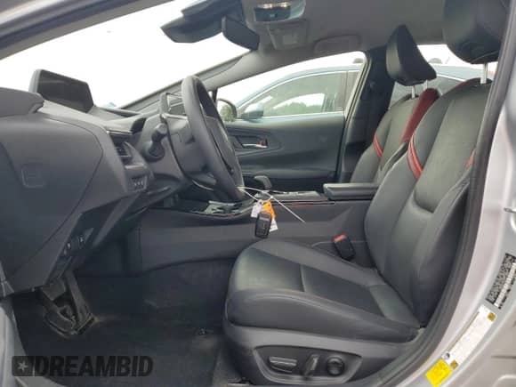 2024 Toyota Prius SE с VIN JTDACACUXR3012846, выставлен на аукционе Copart как лот 69588405 с пробегом 23 184 миль миль и Списание • Salvage title. История ставок и продаж доступна на DreamBid. Изображение 7.