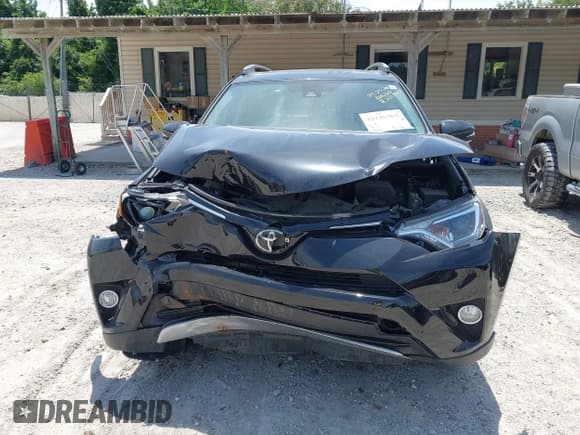 ✅ 2018 Toyota RAV4 XLE • VIN: 2T3WFREVXJW491725 • Lot: 42216365. Wystawiony na IAAI z przebiegiem 76 365 mil. Bezpłatny archiwum sprzedaży aukcyjnych z USA i szczegółowy raport historii pojazdu na DreamBid. Zdjęcie 12.