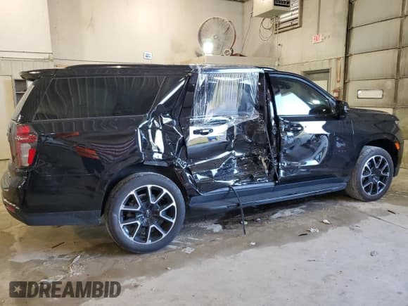 ✅ 2022 Chevrolet Suburban RST • VIN: 1GNSKEKD8NR206595 • Lot: 65003794. Wystawiony na Copart z przebiegiem 34 559 mil. Bezpłatny archiwum sprzedaży aukcyjnych z USA i szczegółowy raport historii pojazdu na DreamBid. Zdjęcie 3.