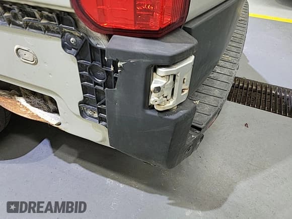 ✅ 2016 Ford Transit Cargo • VIN: 1FTYE1CMXGKB49264 • Lot: 43940612. Listed on IAAI with 270,062 mi. Free auction sales archive from the USA and detailed vehicle history report at DreamBid. Image 17.