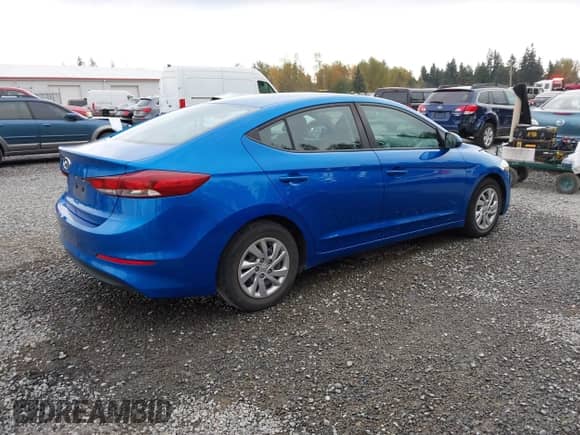 2018 Hyundai Elantra SE z VIN KMHD74LF7JU472903, wystawiony jako IAAI lot #43534979 z przebiegiem 41 692 mil mil oraz . Historia ofert i sprzedaży dostępna na DreamBid. Obrazek 4.