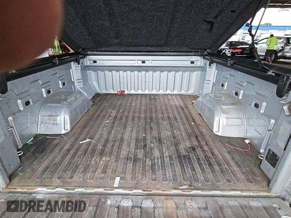 2020 Chevrolet Silverado 1500 LT с VIN 1GCUYDED6LZ220353, выставлен на аукционе IAAI как лот 42730672 с пробегом 108 684 миль миль и . История ставок и продаж доступна на DreamBid. Изображение 1.