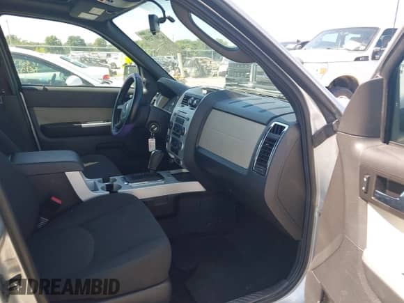 2010 Mercury Mariner z VIN 4M2CN8B7XAKJ25773, wystawiony jako IAAI lot #42807159 z przebiegiem 125 268 mil mil oraz . Historia ofert i sprzedaży dostępna na DreamBid. Obrazek 5.