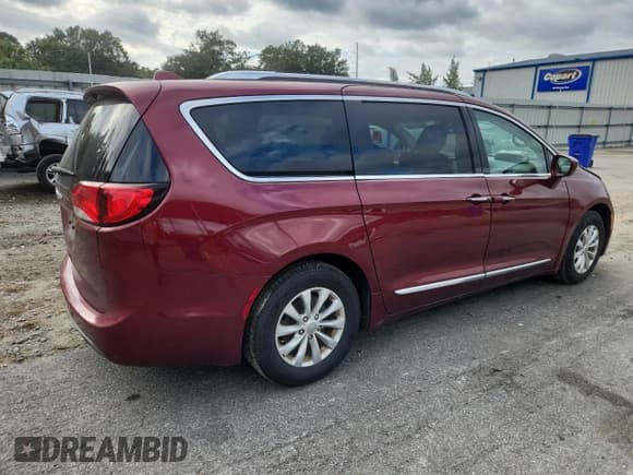 ✅ 2019 Chrysler Pacifica Touring L • VIN: 2C4RC1BG5KR655066 • Lot: 84821395. Listed on Copart with 111,093 mi. Free auction sales archive from the USA and detailed vehicle history report at DreamBid. Image 3.