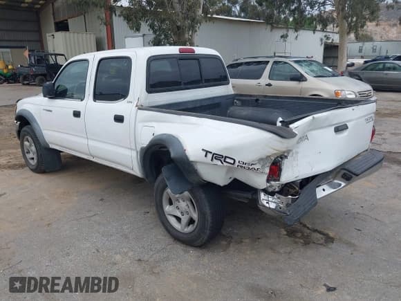 ✅ 2002 Toyota Tacoma PreRunner • VIN: 5TEGN92N72Z011738 • Lot: 43692039. Wystawiony na IAAI z przebiegiem 324 979 mil. Bezpłatny archiwum sprzedaży aukcyjnych z USA i szczegółowy raport historii pojazdu na DreamBid. Zdjęcie 3.
