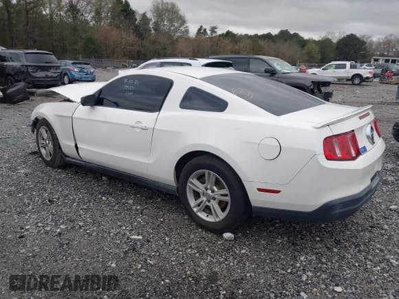 ✅ 2010 Ford Mustang V6 • VIN: 1ZVBP8AN0A5170633 • Лот: 43847496. Опубликован ранее на IAAI с пробегом 119 526 миль. Бесплатный доступ к архиву аукционных продаж из США и подробный отчёт об истории автомобиля на DreamBid. Изображение 3.