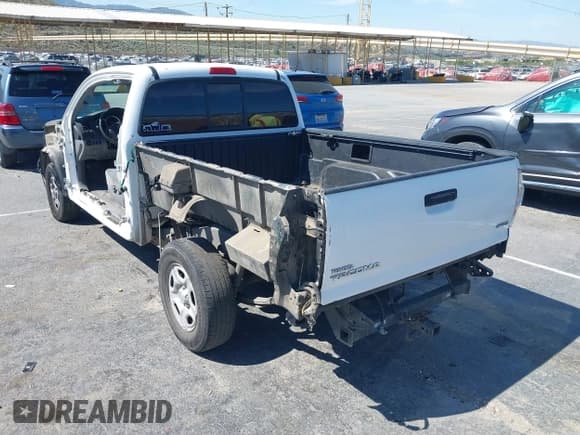 ✅ 2011 Toyota Tacoma • VIN: 5TFTX4CN4BX002786 • Lot: 42077964. Listed on IAAI with 204,824 mi. Free auction sales archive from the USA and detailed vehicle history report at DreamBid. Image 3.