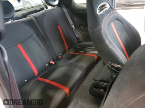 ✅ 2015 FIAT 500 Abarth • VIN: 3C3CFFFHXFT601900 • Lot: 62827495. Wystawiony na Copart z przebiegiem 21 274 mil. Bezpłatny archiwum sprzedaży aukcyjnych z USA i szczegółowy raport historii pojazdu na DreamBid. Zdjęcie 10.