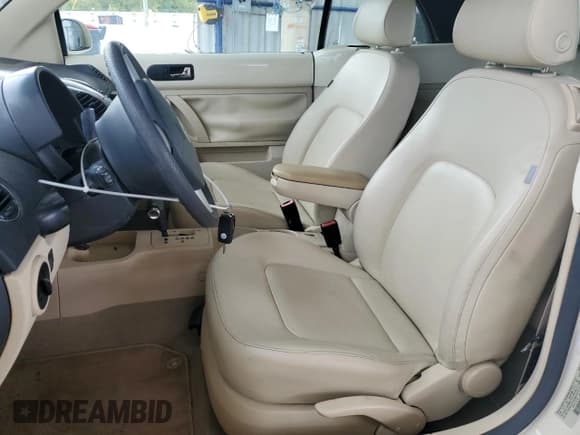 ✅ 2006 Volkswagen Beetle • VIN: 3VWRF31Y26M333797 • Lot: 83759265. Wystawiony na Copart z przebiegiem 33 364 mil. Bezpłatny archiwum sprzedaży aukcyjnych z USA i szczegółowy raport historii pojazdu na DreamBid. Zdjęcie 7.