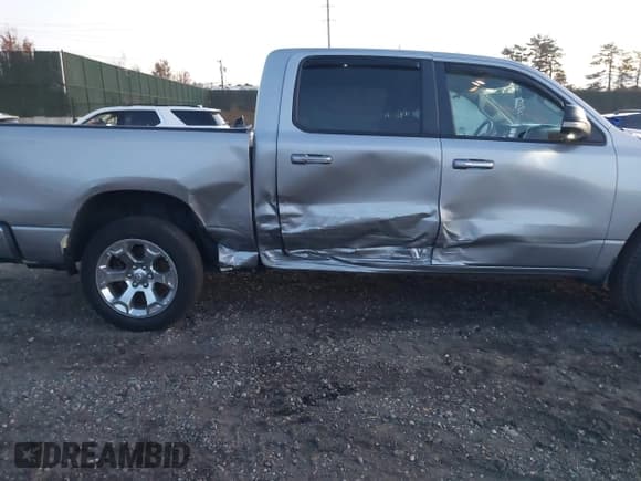 ✅ 2020 Ram 1500 Big Horn • VIN: 1C6SRFFT1LN132637 • Lot: 43702388. Listed on IAAI with 59,740 mi. Free auction sales archive from the USA and detailed vehicle history report at DreamBid. Image 18.