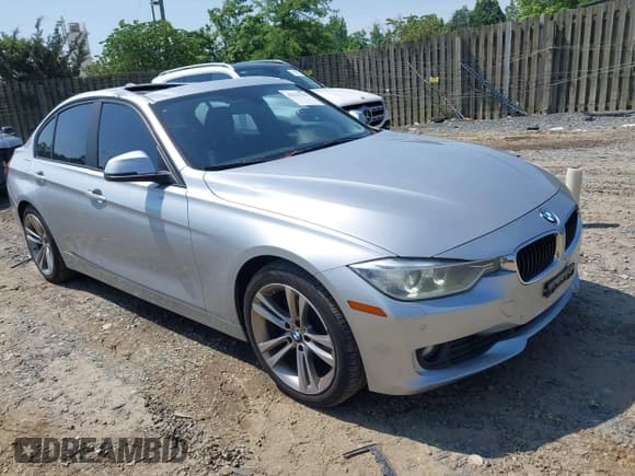 ✅ 2015 BMW 3 Series 328i • VIN: WBA3A5G51FNS84997 • Lot: 42223796. Wystawiony na IAAI z przebiegiem 109 597 mil. Bezpłatny archiwum sprzedaży aukcyjnych z USA i szczegółowy raport historii pojazdu na DreamBid. Zdjęcie 1.