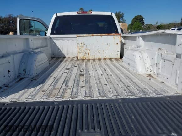 2004 Chevrolet Silverado 2500 z VIN 1GBHC24U64E349020, wystawiony jako IAAI lot #41840530 z przebiegiem 341 184 mil mil oraz . Historia ofert i sprzedaży dostępna na DreamBid. Obrazek 12.