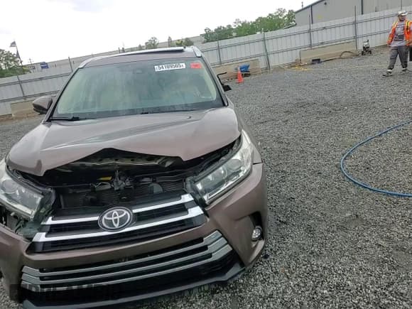 ✅ 2018 Toyota Highlander Limited • VIN: 5TDDZRFH6JS832904 • Lot: 54109505. Wystawiony na Copart z przebiegiem Nie podano. Bezpłatny archiwum sprzedaży aukcyjnych z USA i szczegółowy raport historii pojazdu na DreamBid. Zdjęcie 13.