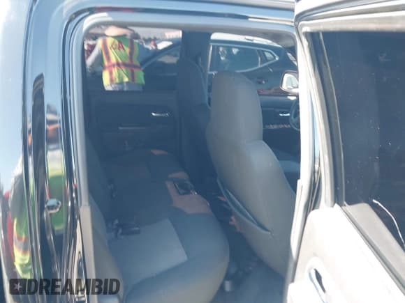 ✅ 2010 Chevrolet Colorado 1LT • VIN: 1GCDSCDE2A8100932 • Lot: 42643765. Listed on IAAI with 170,515 mi. Free auction sales archive from the USA and detailed vehicle history report at DreamBid. Image 8.