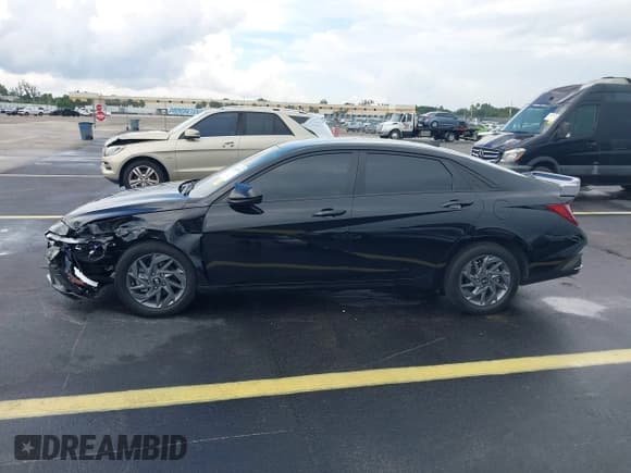 ✅ 2024 Hyundai Elantra SEL • VIN: KMHLM4DG7RU774182 • Lot: 43187083. Listed on IAAI with 19,476 mi. Free auction sales archive from the USA and detailed vehicle history report at DreamBid. Image 14.