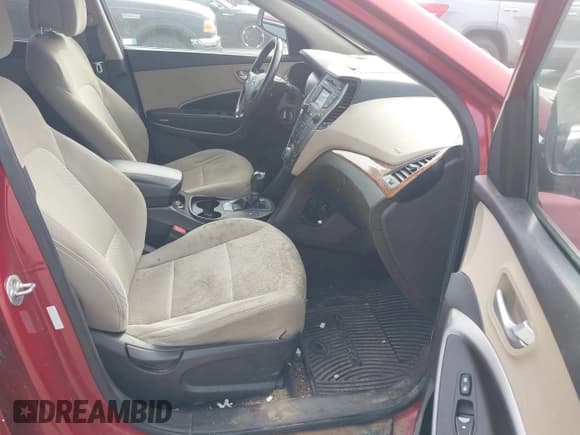 ✅ 2014 Hyundai Santa Fe • VIN: 5XYZUDLB4EG154146 • Lot: 43234913. Listed on IAAI with 184,050 mi. Free auction sales archive from the USA and detailed vehicle history report at DreamBid. Image 5.