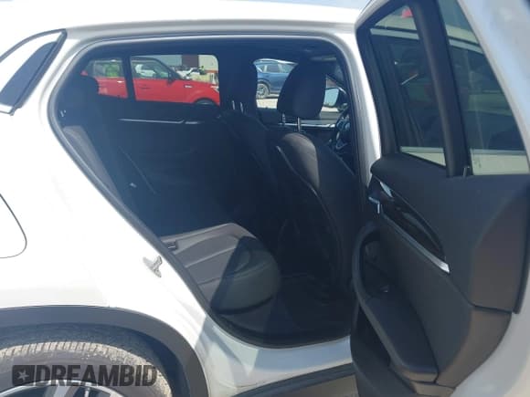 ✅ 2018 BMW X2 sDrive28i • VIN: WBXYJ3C39JEJ82408 • Lot: 41919498. Listed on IAAI with 121,403 mi. Free auction sales archive from the USA and detailed vehicle history report at DreamBid. Image 8.