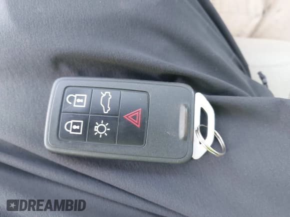 ✅ 2015 Volvo S60 T5 Premier • VIN: YV1612TK7F1342588 • Lot: 43488576. Wystawiony na IAAI z przebiegiem 81 838 mil. Bezpłatny archiwum sprzedaży aukcyjnych z USA i szczegółowy raport historii pojazdu na DreamBid. Zdjęcie 11.