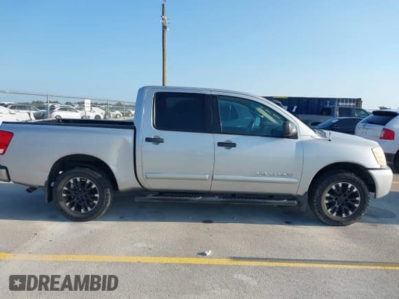 ✅ 2012 Nissan Titan SL • VIN: 1N6BA0ED2CN307658 • Lot: 42369756. Wystawiony na IAAI z przebiegiem 305 852 mil. Bezpłatny archiwum sprzedaży aukcyjnych z USA i szczegółowy raport historii pojazdu na DreamBid. Zdjęcie 14.