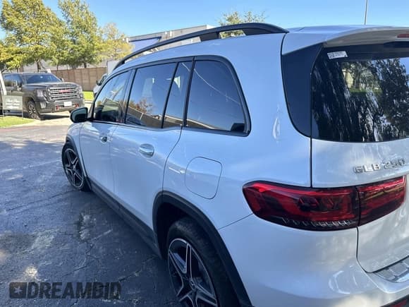 ✅ 2023 Mercedes-Benz GLB 250 • VIN: W1N4M4GB5PW321861 • Lot: 42518337. Wystawiony na IAAI z przebiegiem Nie podano. Bezpłatny archiwum sprzedaży aukcyjnych z USA i szczegółowy raport historii pojazdu na DreamBid. Zdjęcie 3.