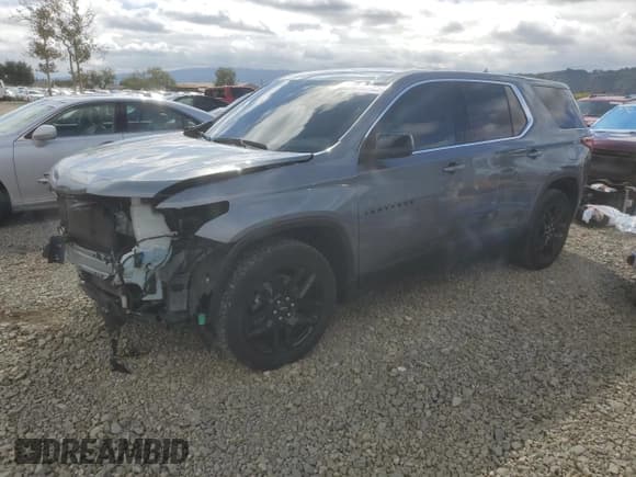 ✅ 2021 Chevrolet Traverse LS • VIN: 1GNERFKW0MJ236560 • Лот: 86836015. Опубликован ранее на Copart с пробегом 35 591 миль. Бесплатный доступ к архиву аукционных продаж из США и подробный отчёт об истории автомобиля на DreamBid. Изображение 1.