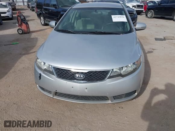 ✅ 2013 Kia Forte EX • VIN: KNAFU4A21D5733203 • Лот: 43743036. Опубликован ранее на IAAI с пробегом 180 290 миль. Бесплатный доступ к архиву аукционных продаж из США и подробный отчёт об истории автомобиля на DreamBid. Изображение 6.