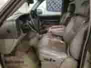 2003 Chevrolet Suburban Z71 z VIN 3GNFK16Z93G197080, wystawiony jako Copart lot #79689684 z przebiegiem 254 809 mil mil oraz Szkoda całkowita • Salvage title. Historia ofert i sprzedaży dostępna na DreamBid. Obrazek 7.