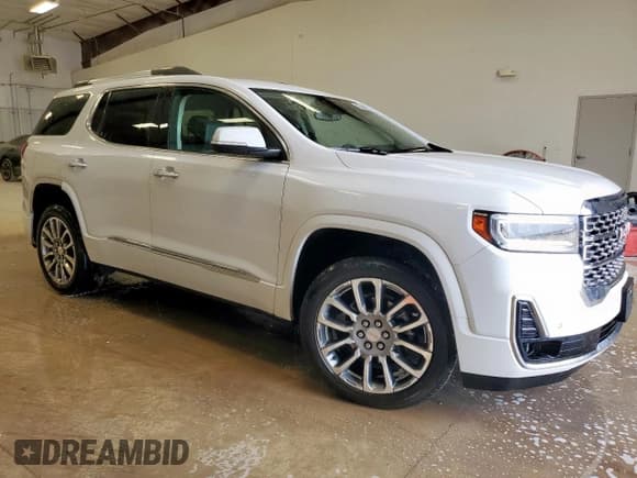 ✅ 2023 GMC Acadia Denali • VIN: 1GKKNXL44PZ226330 • Lot: 59170705. Wystawiony na Copart z przebiegiem 46 170 mil. Bezpłatny archiwum sprzedaży aukcyjnych z USA i szczegółowy raport historii pojazdu na DreamBid. Zdjęcie 4.