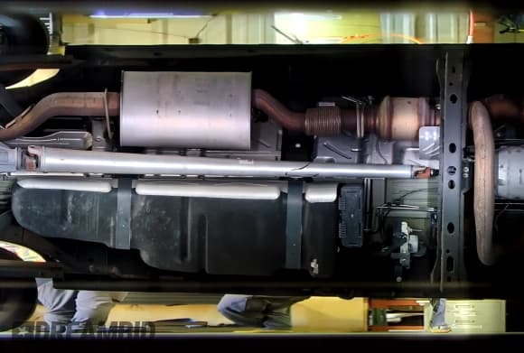 ✅ 2024 Chevrolet Express Cargo • VIN: 1GCWGAFPXR1100548 • Lot: 91178245. Wystawiony na Copart z przebiegiem 165 397 mil. Bezpłatny archiwum sprzedaży aukcyjnych z USA i szczegółowy raport historii pojazdu na DreamBid. Zdjęcie 14.