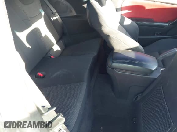 ✅ 2014 Hyundai Genesis Coupe 2.0T • VIN: KMHHT6KD2EU117037 • Lot: 42936050. Wystawiony na IAAI z przebiegiem 67 939 mil. Bezpłatny archiwum sprzedaży aukcyjnych z USA i szczegółowy raport historii pojazdu na DreamBid. Zdjęcie 8.