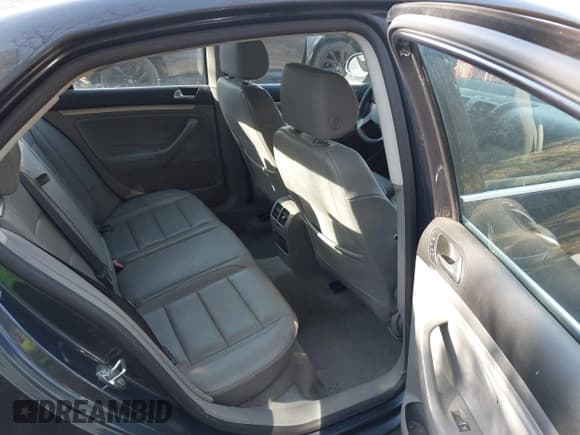 ✅ 2006 Volkswagen Jetta 2.5L • VIN: 3VWSF71K56M712295 • Лот: 42055402. Опубликован ранее на IAAI с пробегом 149 865 миль. Бесплатный доступ к архиву аукционных продаж из США и подробный отчёт об истории автомобиля на DreamBid. Изображение 8.