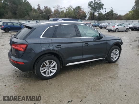 ✅ 2020 Audi Q5 Premium • VIN: WA1ANAFYXL2096828 • Lot: 90489545. Wystawiony na Copart z przebiegiem 116 504 mil. Bezpłatny archiwum sprzedaży aukcyjnych z USA i szczegółowy raport historii pojazdu na DreamBid. Zdjęcie 3.