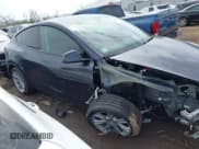 ✅ 2024 Tesla Model Y Long Range • VIN: 7SAYGDEE5RA226317 • Lot: 42025891. Wystawiony na IAAI z przebiegiem 23 995 mil. Bezpłatny archiwum sprzedaży aukcyjnych z USA i szczegółowy raport historii pojazdu na DreamBid. Zdjęcie 14.