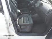 ✅ 2015 Volkswagen Tiguan S • VIN: WVGAV7AXXFW556070 • Lot: 43511119. Wystawiony na IAAI z przebiegiem 140 736 mil. Bezpłatny archiwum sprzedaży aukcyjnych z USA i szczegółowy raport historii pojazdu na DreamBid. Zdjęcie 5.