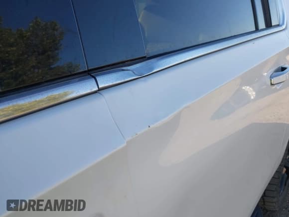 ✅ 2022 Chevrolet Suburban Premier • VIN: 1GNSKFKD3NR267634 • Lot: 42737206. Wystawiony na IAAI z przebiegiem 59 812 mil. Bezpłatny archiwum sprzedaży aukcyjnych z USA i szczegółowy raport historii pojazdu na DreamBid. Zdjęcie 19.