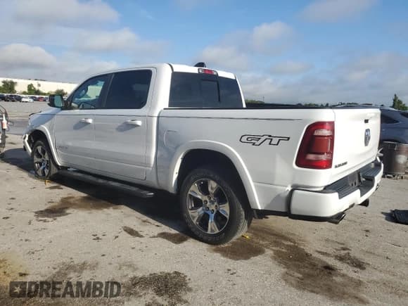 ✅ 2022 Ram 1500 Laramie • VIN: 1C6RREJT6NN217993 • Lot: 71776585. Wystawiony na Copart z przebiegiem 48 059 mil. Bezpłatny archiwum sprzedaży aukcyjnych z USA i szczegółowy raport historii pojazdu na DreamBid. Zdjęcie 2.