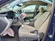 ✅ 2025 Cadillac XT5 FWD Premium Luxury • VIN: 1GYKNCRS6SZ145262 • Lot: 85492895. Wystawiony na Copart z przebiegiem 3 743 mil. Bezpłatny archiwum sprzedaży aukcyjnych z USA i szczegółowy raport historii pojazdu na DreamBid. Zdjęcie 7.