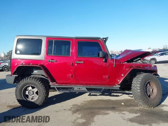 ✅ 2013 Jeep Wrangler Unlimited Freedom • VIN: 1C4HJWDG8DL597655 • Lot: 43483658. Wystawiony na IAAI z przebiegiem Nie podano. Bezpłatny archiwum sprzedaży aukcyjnych z USA i szczegółowy raport historii pojazdu na DreamBid. Zdjęcie 13.
