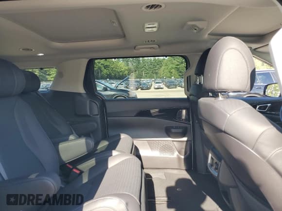 ✅ 2025 Kia Carnival SX Prestige • VIN: KNDNE5KA4S6051169 • Lot: 70512485. Wystawiony na Copart z przebiegiem 1 213 mil. Bezpłatny archiwum sprzedaży aukcyjnych z USA i szczegółowy raport historii pojazdu na DreamBid. Zdjęcie 11.