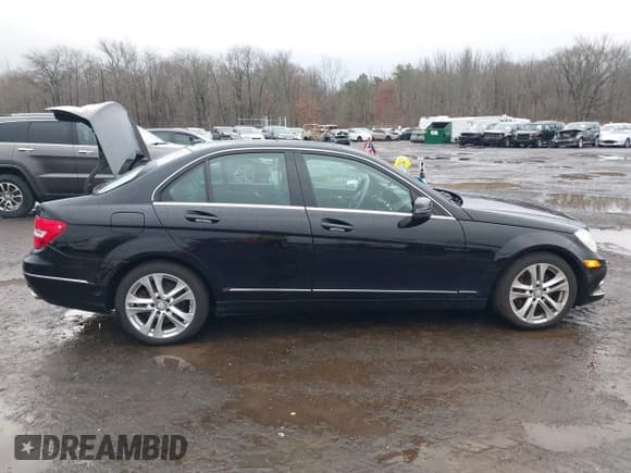 ✅ 2013 Mercedes-Benz C 300 Sport • VIN: WDDGF8AB3DA875140 • Лот: 41096886. Опубликован ранее на IAAI с пробегом 59 027 миль. Бесплатный доступ к архиву аукционных продаж из США и подробный отчёт об истории автомобиля на DreamBid. Изображение 13.