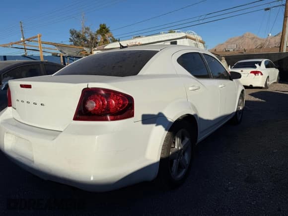 ✅ 2013 Dodge Avenger SE • VIN: 1C3CDZAB0DN707683 • Lot: 42457395. Wystawiony na Copart z przebiegiem 164 430 mil. Bezpłatny archiwum sprzedaży aukcyjnych z USA i szczegółowy raport historii pojazdu na DreamBid. Zdjęcie 4.
