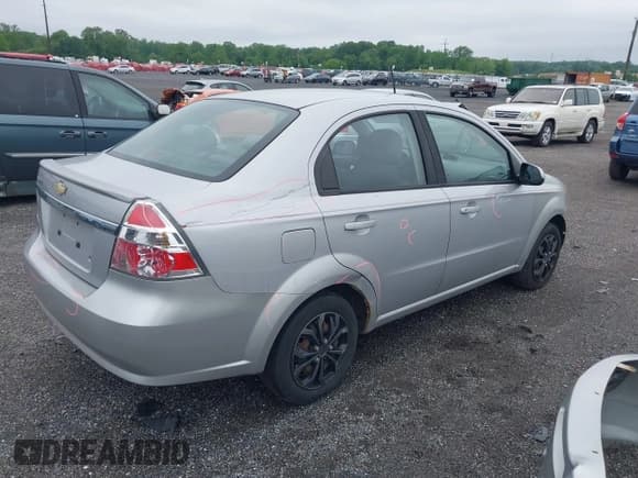 ✅ 2010 Chevrolet Aveo 1LT • VIN: KL1TD5DEXAB088637 • Lot: 42254293. Wystawiony na IAAI z przebiegiem 138 583 mil. Bezpłatny archiwum sprzedaży aukcyjnych z USA i szczegółowy raport historii pojazdu na DreamBid. Zdjęcie 4.