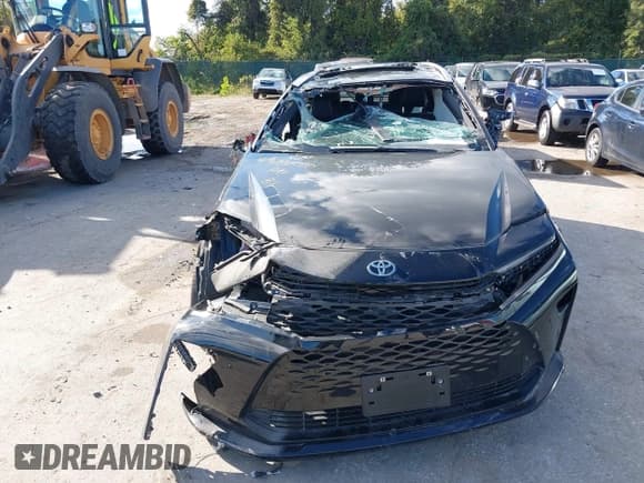 ✅ 2025 Toyota Crown Limited • VIN: JTDACAAJ0S3016693 • Lot: 42885910. Wystawiony na IAAI z przebiegiem 2 024 mil. Bezpłatny archiwum sprzedaży aukcyjnych z USA i szczegółowy raport historii pojazdu na DreamBid. Zdjęcie 12.