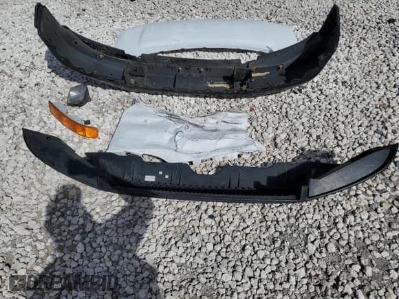 ✅ 2015 Chevrolet Express Cargo • VIN: 1GCWGFCF9F1233046 • Lot: 71058955. Wystawiony na Copart z przebiegiem 212 481 mil. Bezpłatny archiwum sprzedaży aukcyjnych z USA i szczegółowy raport historii pojazdu na DreamBid. Zdjęcie 13.