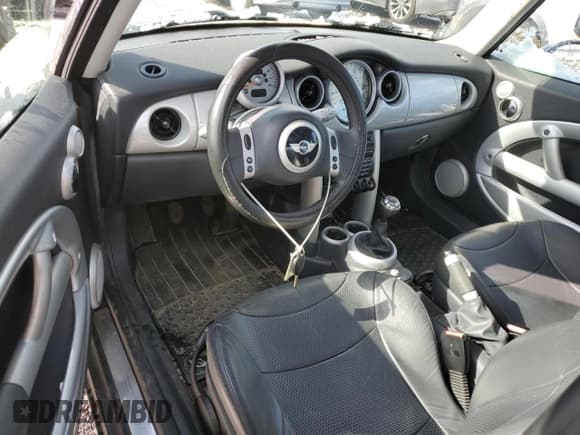 ✅ 2002 MINI Hardtop • VIN: WMWRC334X2TC38342 • Lot: 45706475. Listed on Copart with 107,735 mi. Free auction sales archive from the USA and detailed vehicle history report at DreamBid. Image 8.